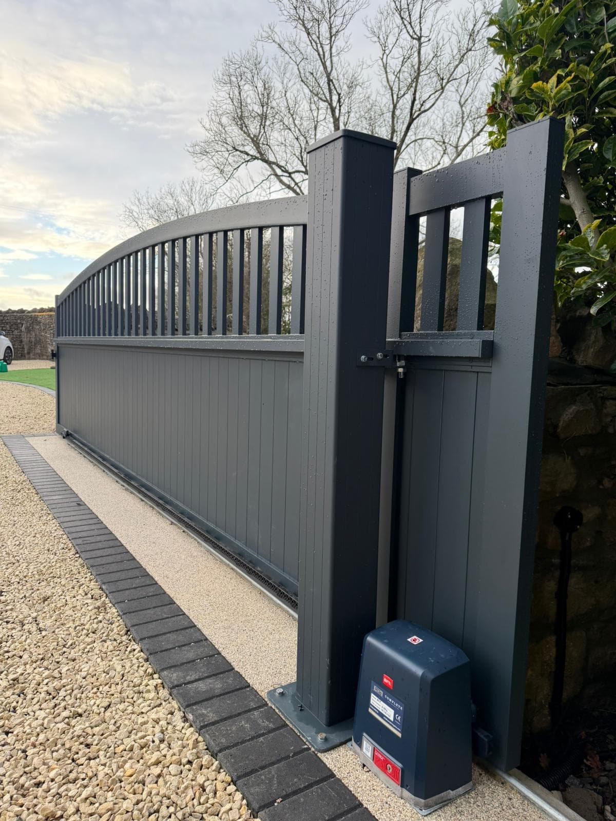 stunning sliging bft gate