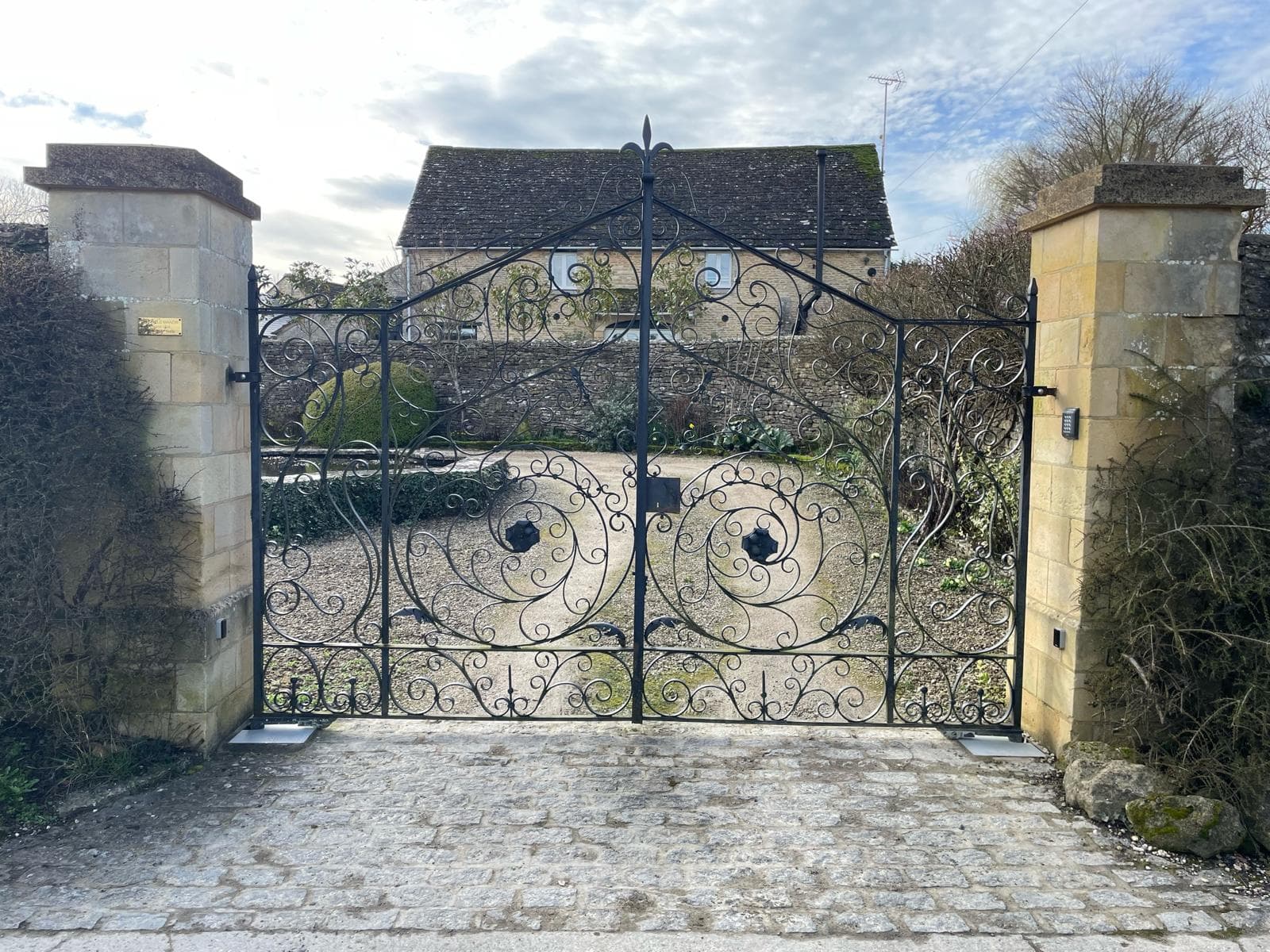 custom gate automation — installation by Complete Gate Automation